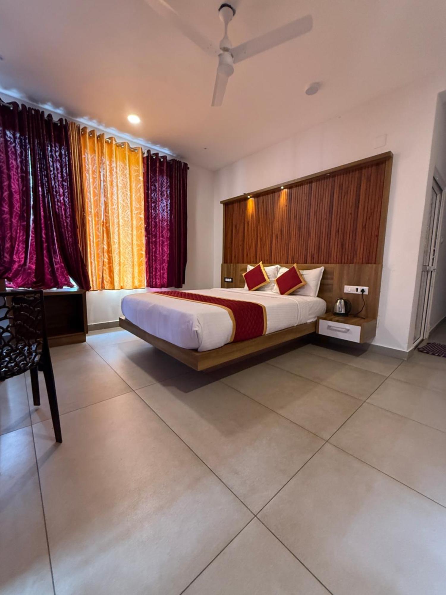 Hotel Honey Rock Kanthalloor Exterior foto